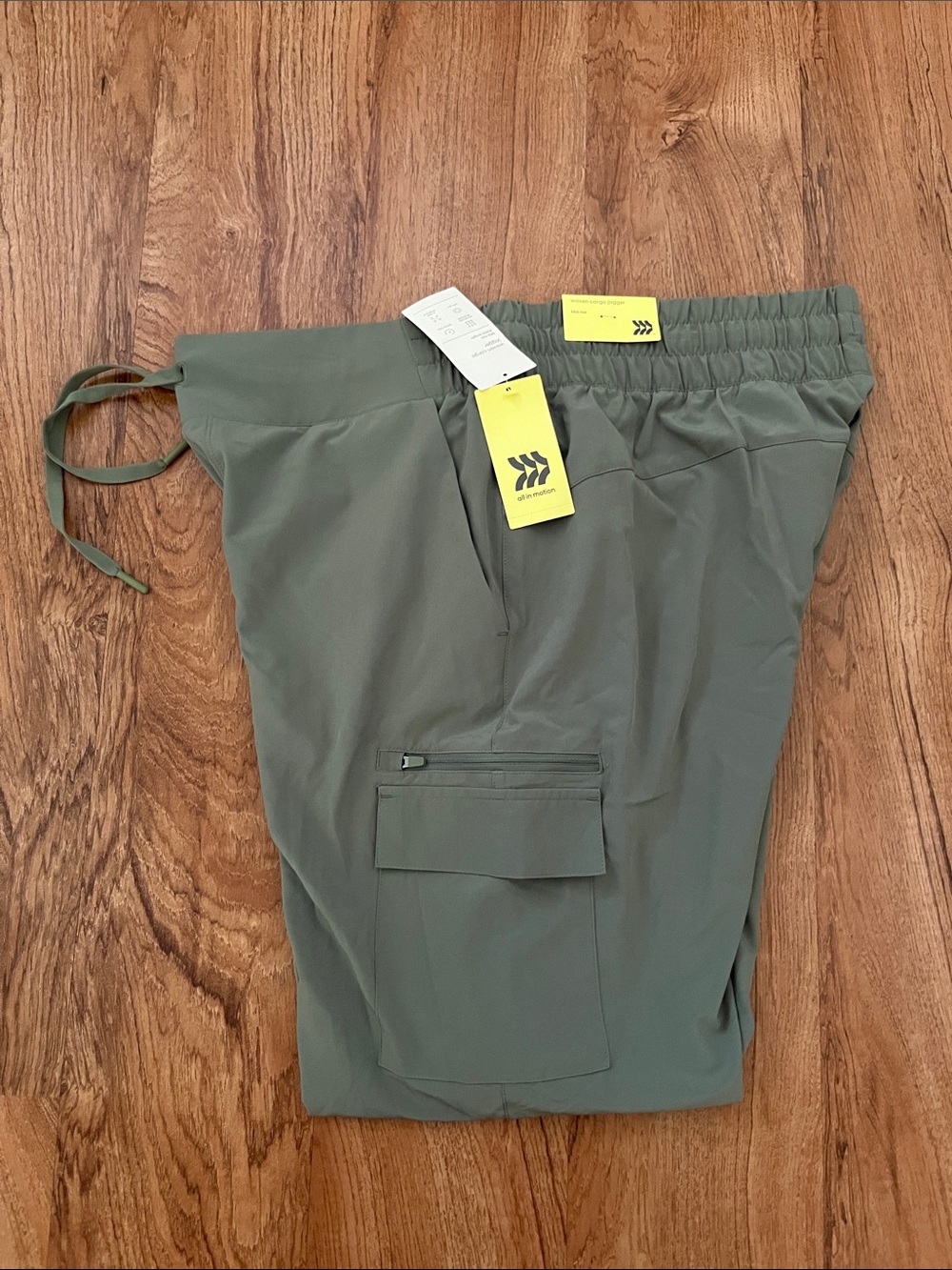 NWT All in Motion Cargo Joggers - Picture 6 of 11